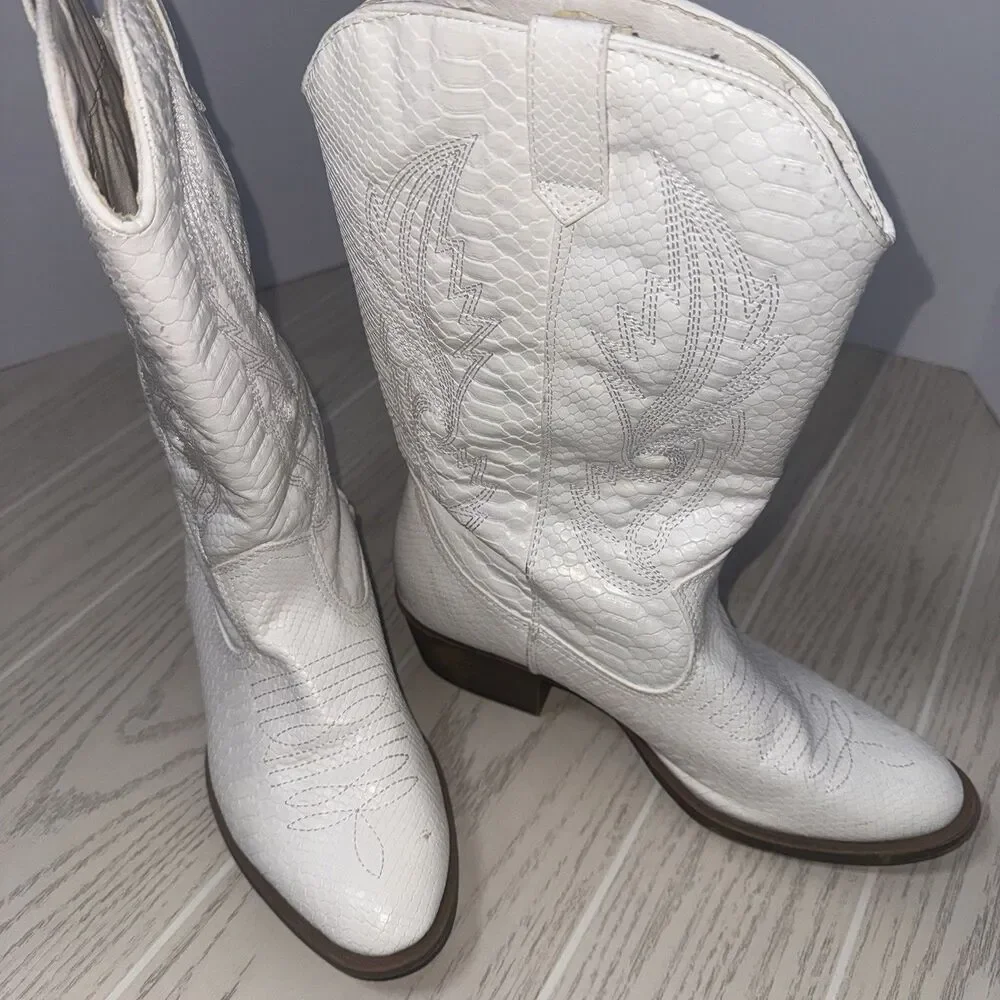 Coconuts by Matisse Gaucho Women’s Western Boots White Snake Print 10W